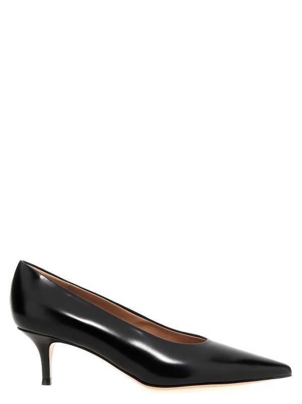 'Robbie' pumps