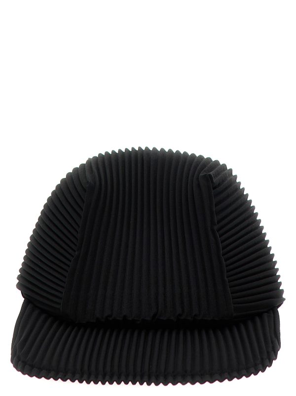 Pleated baseball cap