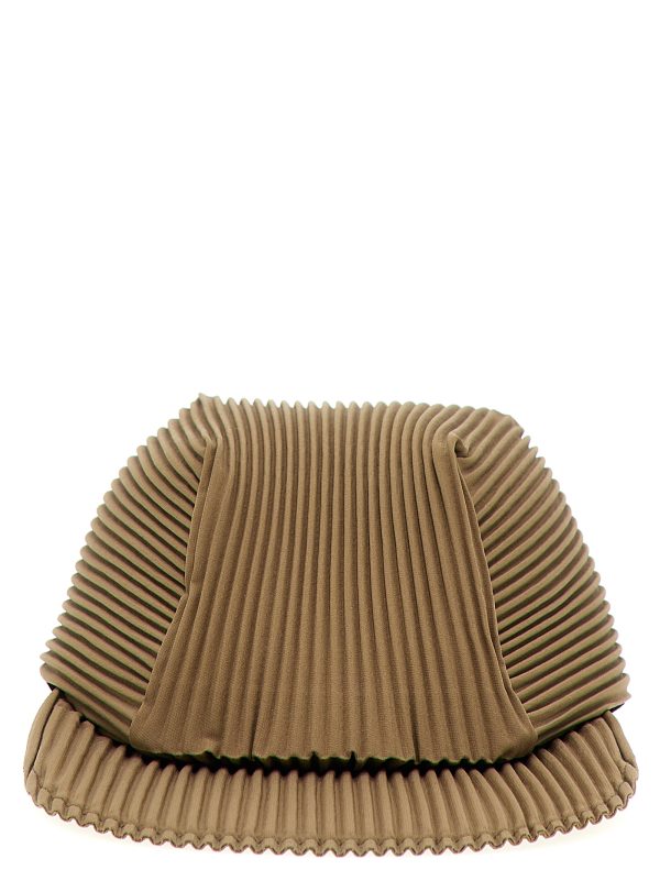 Pleated baseball cap