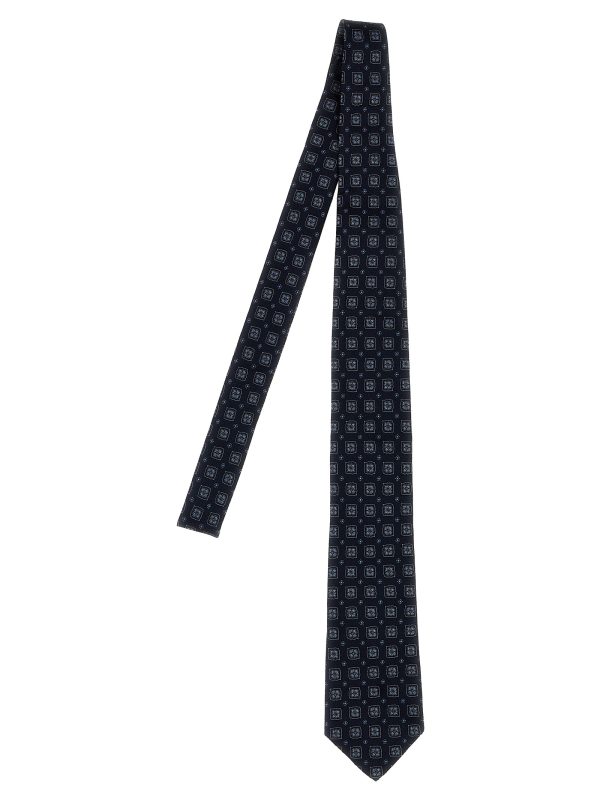 Patterned tie