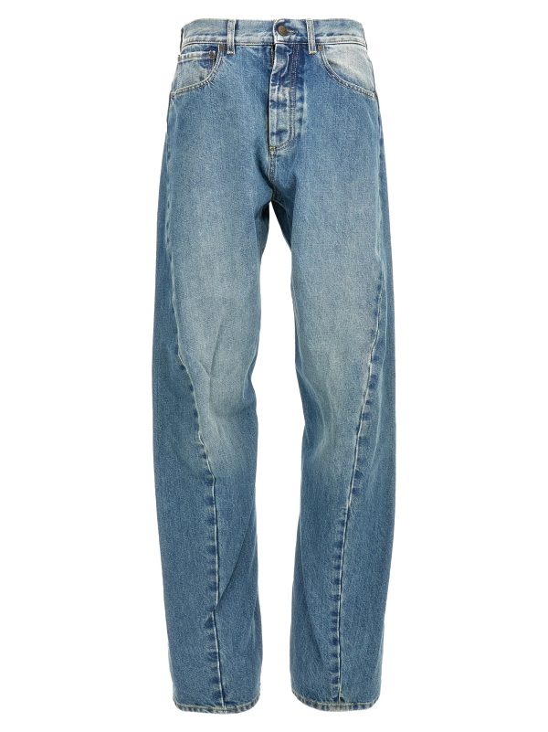 Diagonal stitching jeans