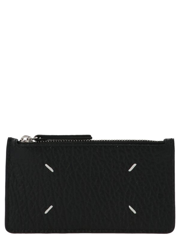 Zipped cardholder